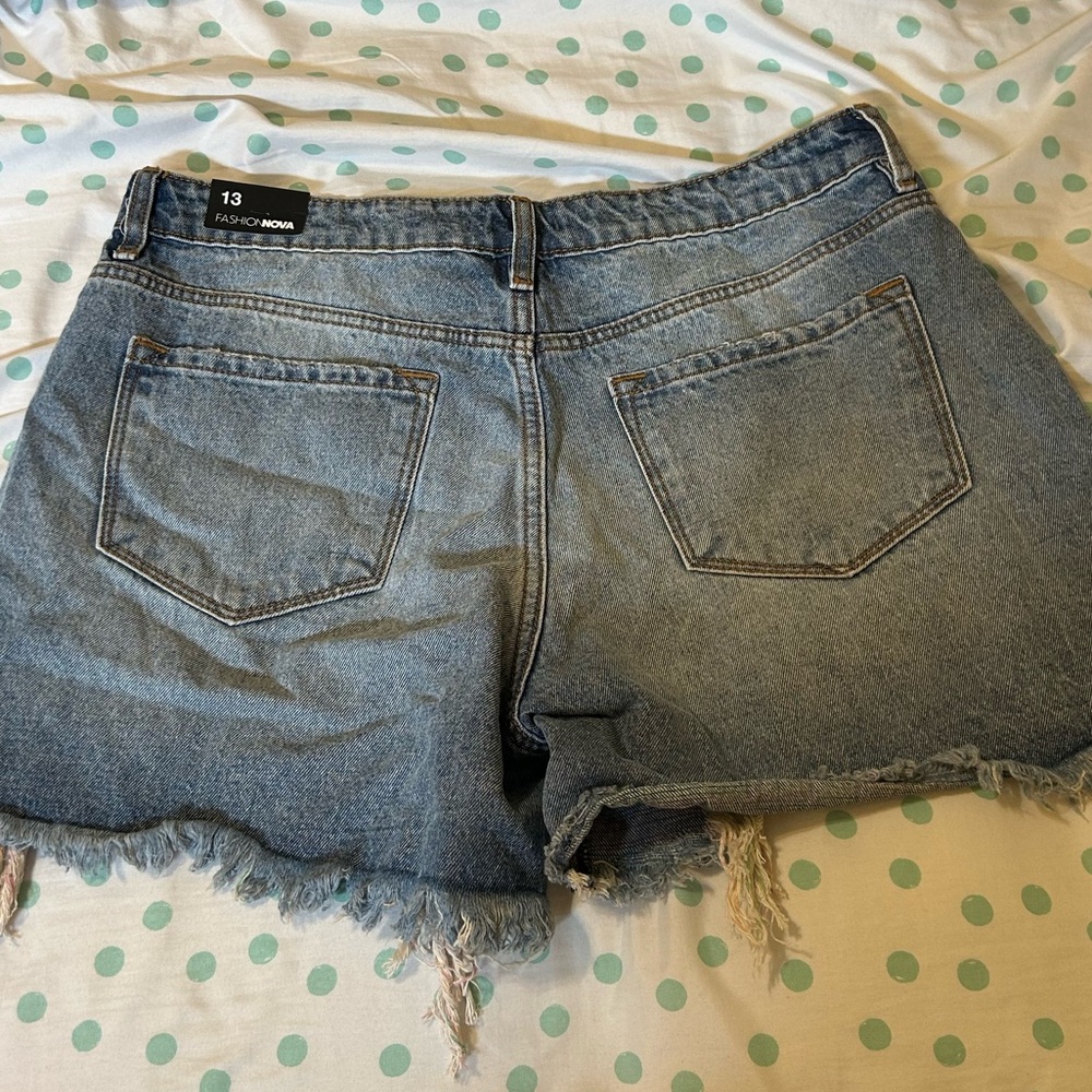 Fashion Nova works Demin distressed shorts- NWT - Picture 4 of 5